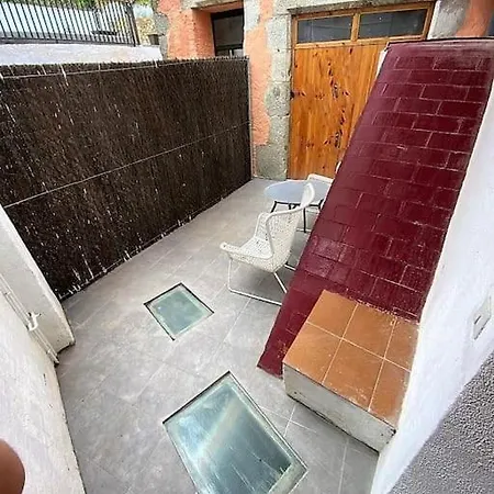 Clark's, Town House, 2 Bdrm, Central & Chic *