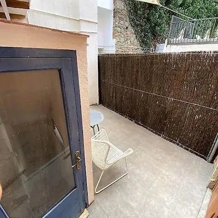 Clark's, Town House, 2 Bdrm, Central & Chic *