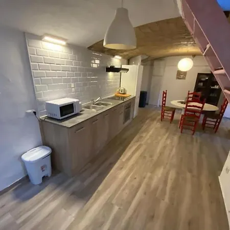Clark's, Town House, 2 Bdrm, Central & Chic Vakantiehuis Vilassar De Dalt